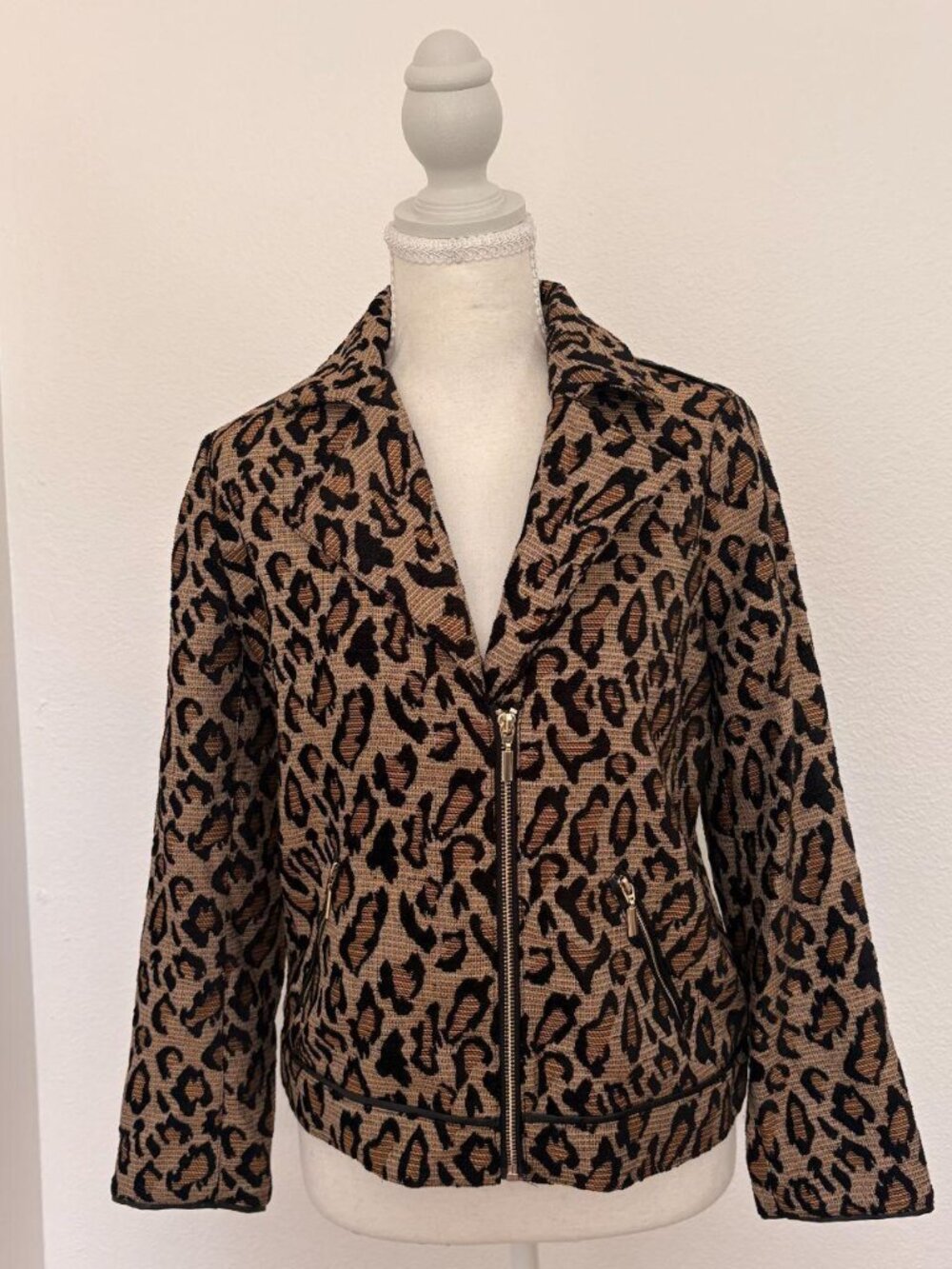 Chico’s printed crop zip-up jacket 🖤 (00 Petite)